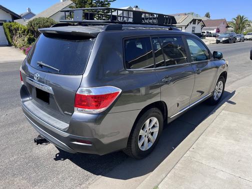 Gray 2012 Toyota Highlander SE