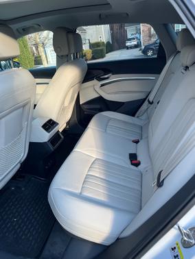 2024 Audi Q8 e-tron Premium Plus