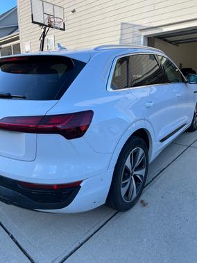 2024 Audi Q8 e-tron Premium Plus