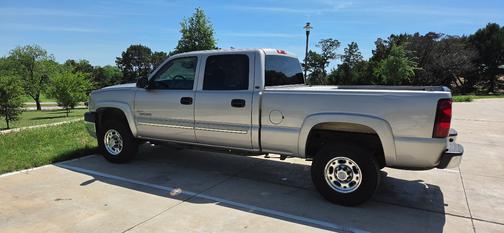 Silver 2006 Chevrolet Silverado 2500 LT H/D Crew Cab