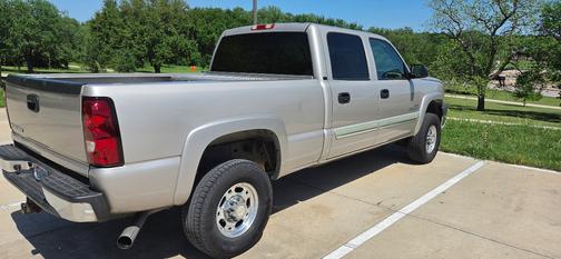 Silver 2006 Chevrolet Silverado 2500 LT H/D Crew Cab