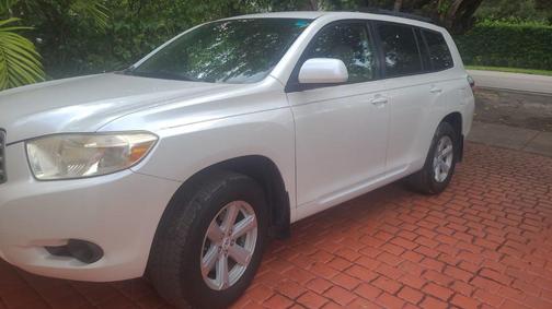 White 2010 Toyota Highlander Base