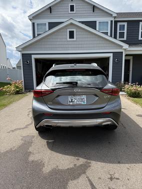 2017 INFINITI QX30 Premium
