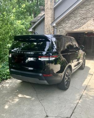 Black 2020 Land Rover Discovery SE