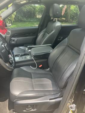 Black 2020 Land Rover Discovery SE