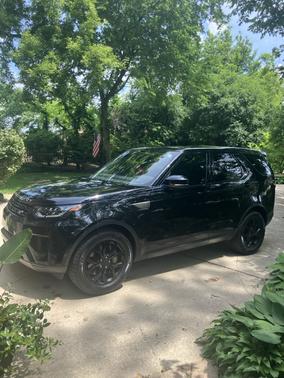 Black 2020 Land Rover Discovery SE