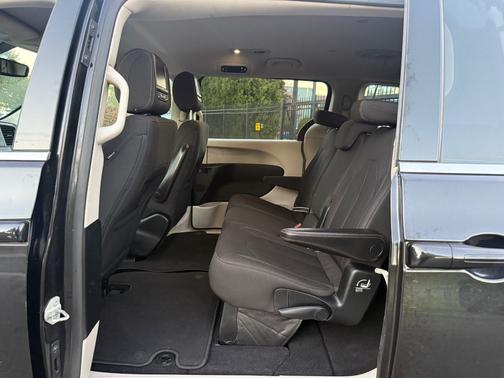 2017 Chrysler Pacifica LX