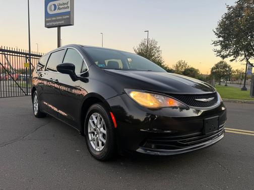 2017 Chrysler Pacifica LX
