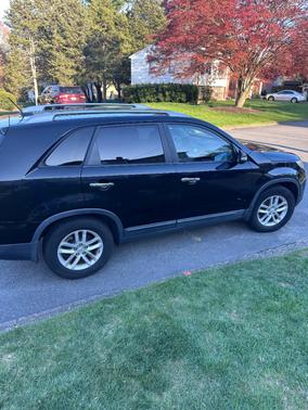 Black 2014 Kia Sorento LX