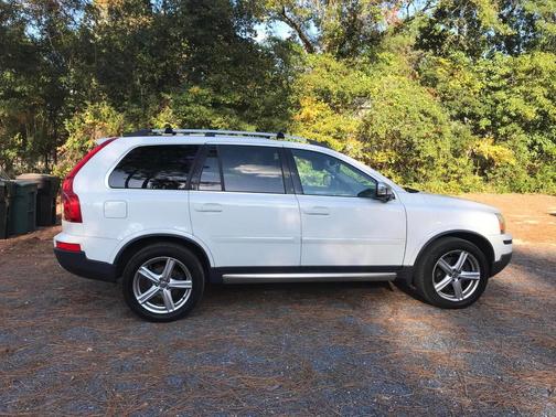 White 2009 Volvo XC90 3.2 R-Design