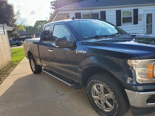Blue 2019 Ford F-150 XLT