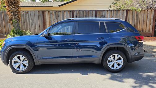 Blue 2019 Volkswagen Atlas 3.6L SE