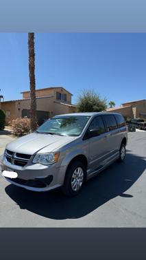 Gray 2017 Dodge Grand Caravan SE