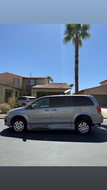 Gray 2017 Dodge Grand Caravan SE