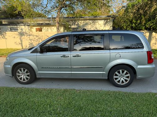 2012 Chrysler Town & Country Touring