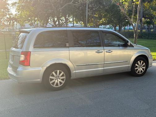 2012 Chrysler Town & Country Touring