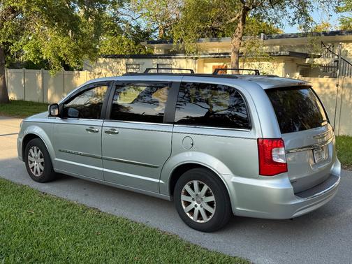 2012 Chrysler Town & Country Touring