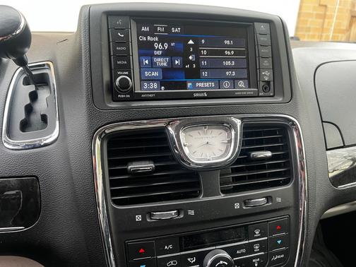 2015 Chrysler Town & Country Touring