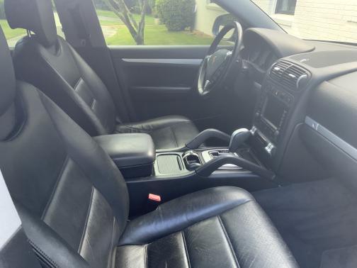 2005 Porsche Cayenne Base