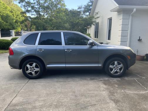 2005 Porsche Cayenne Base