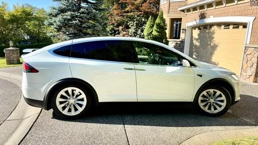 White 2018 Tesla Model X 75D