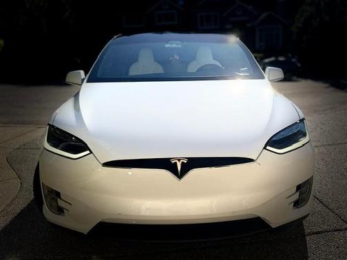 White 2018 Tesla Model X 75D