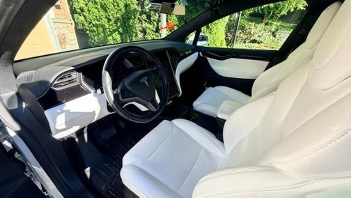 White 2018 Tesla Model X 75D
