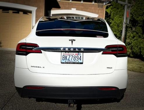 White 2018 Tesla Model X 75D