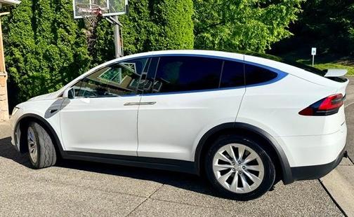 White 2018 Tesla Model X 75D