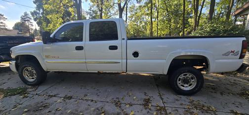 2004 GMC Sierra 2500 SLE H/D Crew Cab