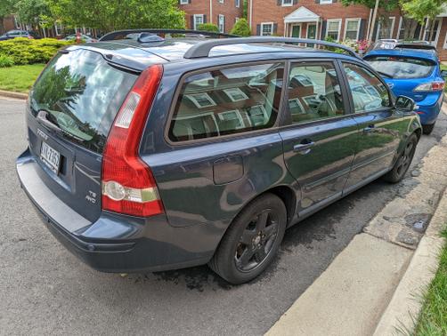 Photo 3 of 13 of 2007 Volvo V50 T5