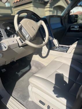2010 Lincoln Navigator Base