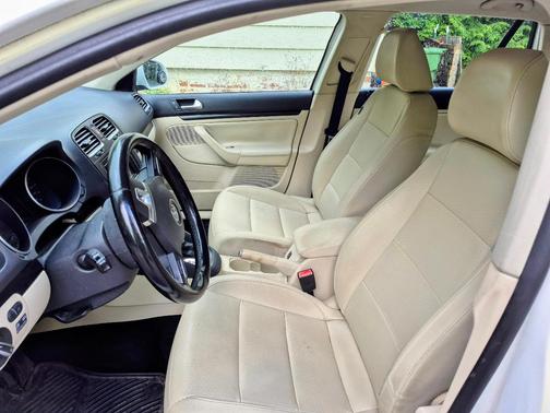White 2012 Volkswagen Jetta SportWagen TDI