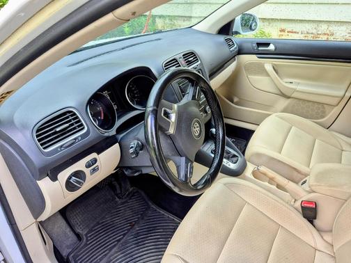 White 2012 Volkswagen Jetta SportWagen TDI