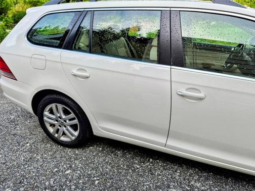 White 2012 Volkswagen Jetta SportWagen TDI