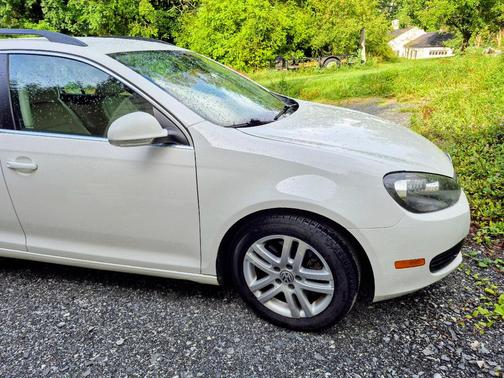 White 2012 Volkswagen Jetta SportWagen TDI