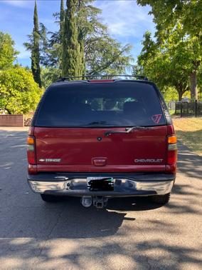 Red 2002 Chevrolet Tahoe LT