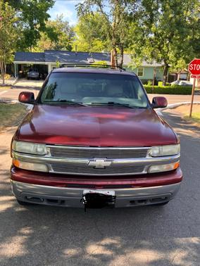 Red 2002 Chevrolet Tahoe LT