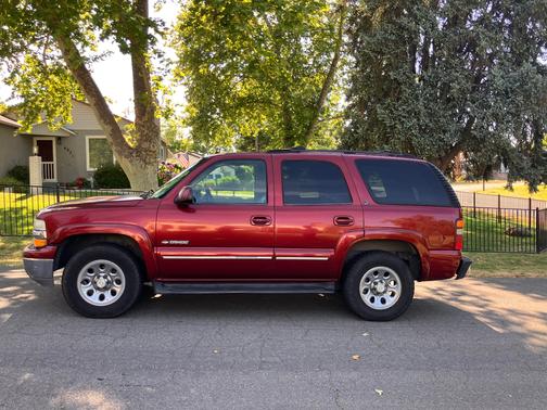 Red 2002 Chevrolet Tahoe LT