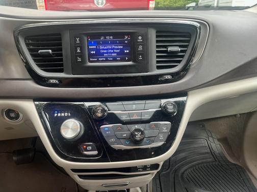 2017 Chrysler Pacifica Touring