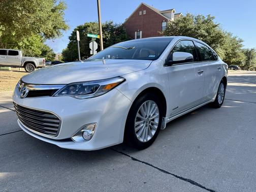 White 2015 Toyota Avalon Hybrid XLE Touring