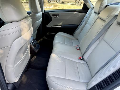 White 2015 Toyota Avalon Hybrid XLE Touring