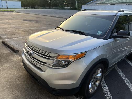Photo 2 of 9 of 2014 Ford Explorer XLT