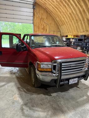 Red 1999 Ford F-250 XL SuperCab Super Duty
