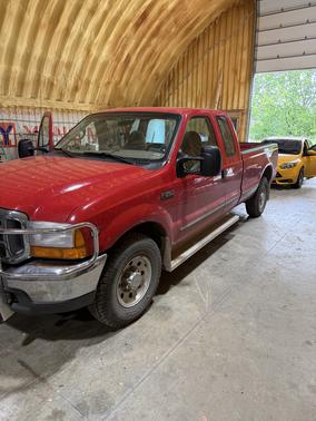 Red 1999 Ford F-250 XL SuperCab Super Duty