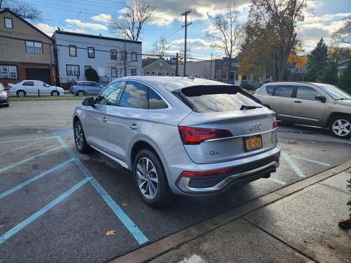 Photo 3 of 22 of 2022 Audi Q5 Sportback S line Premium Plus