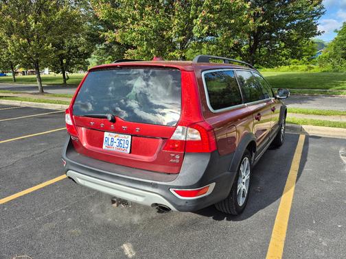 Red 2013 Volvo XC70 T6 Platinum