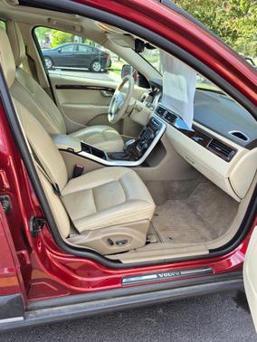 Red 2013 Volvo XC70 T6 Platinum