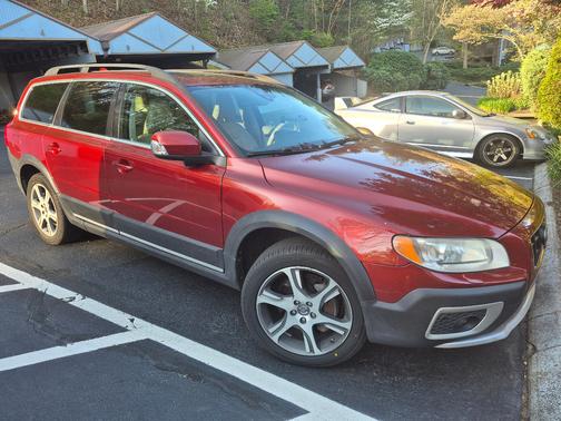 Red 2013 Volvo XC70 T6 Platinum