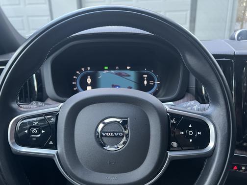 2022 Volvo XC60 Recharge Plug-In Hybrid T8 Inscription